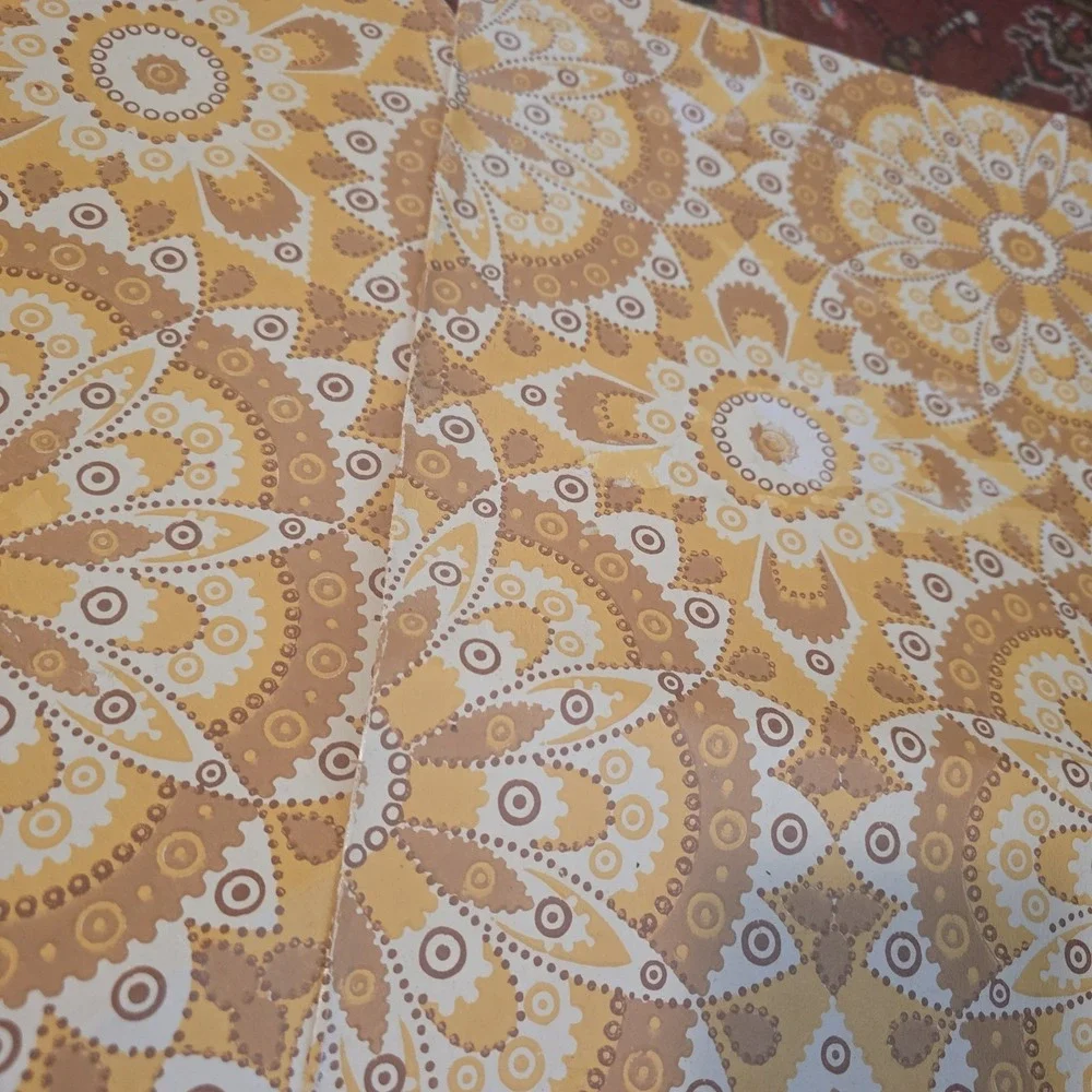 Vintage 70s Floral‎ Medallion Wallpaper Gold Brown 2 Pics Folded Over Craft Lot